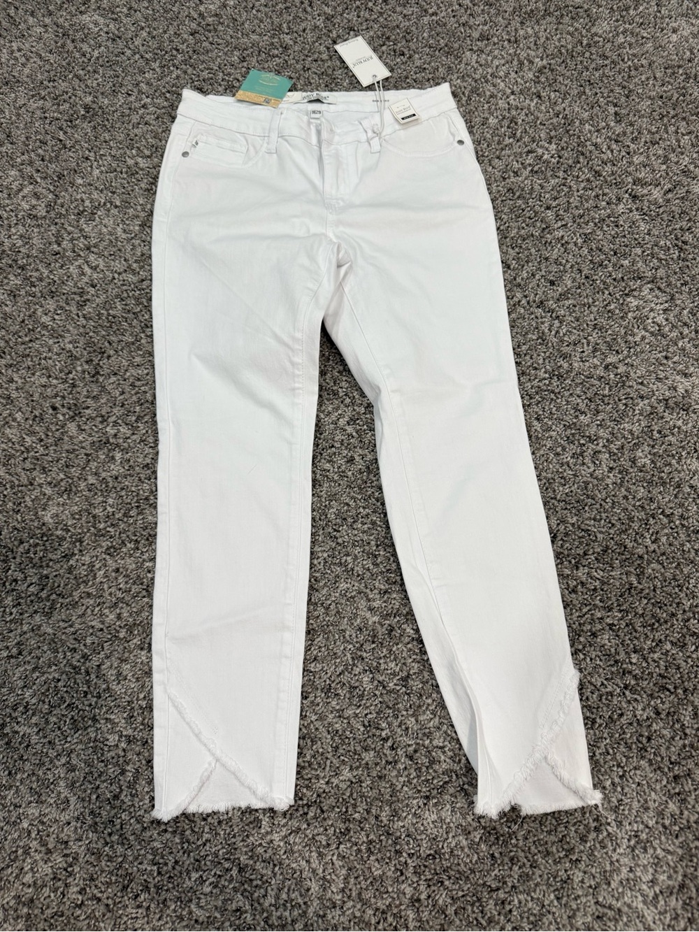 Judy Blue White Cropped Ankle Jeans with Raw Hem Detail